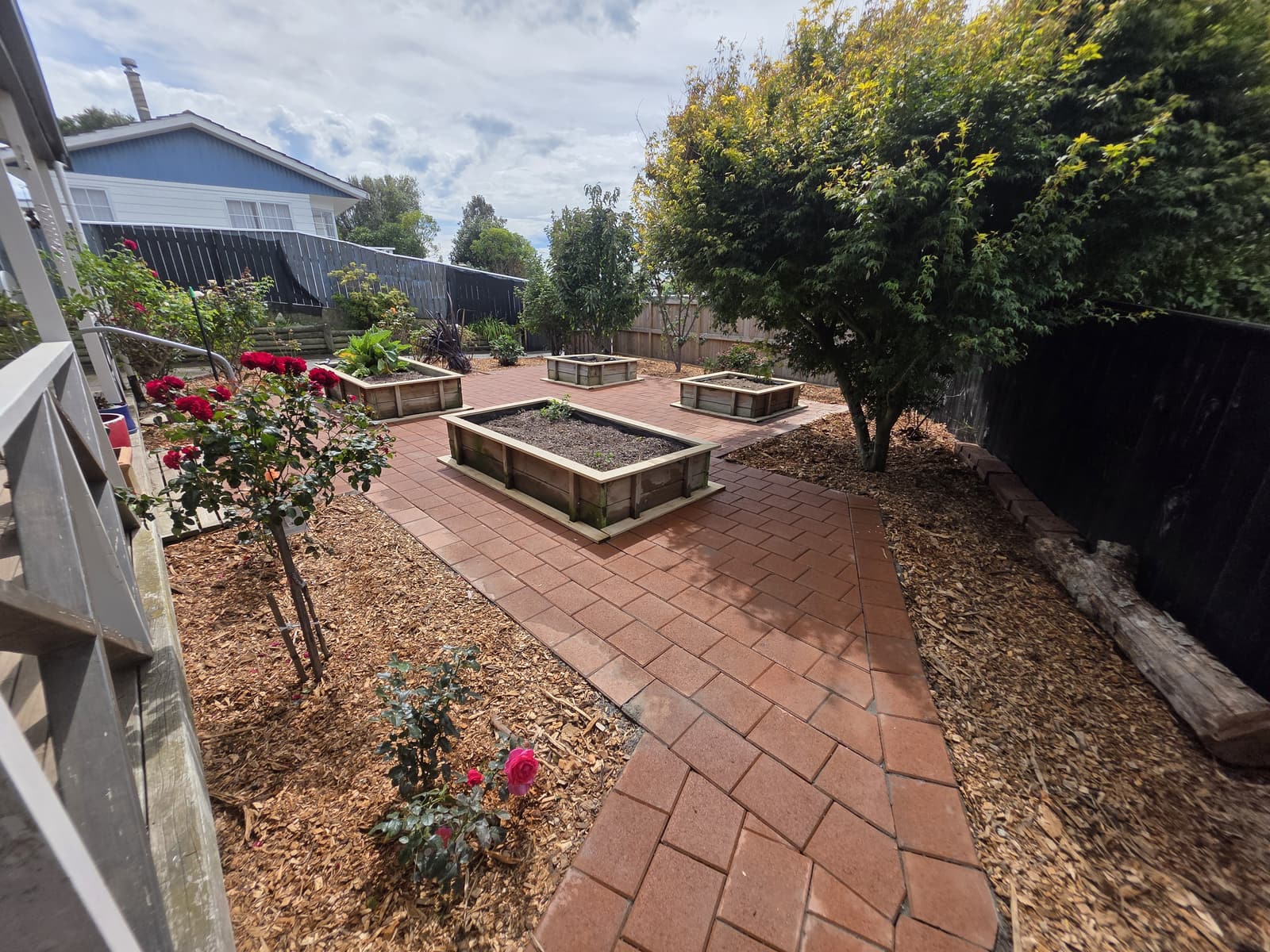 Paver Courtyard & Garden Beds